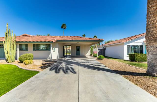 IMMACULATE! Perfectly located in Scottsdale. Gallery 3