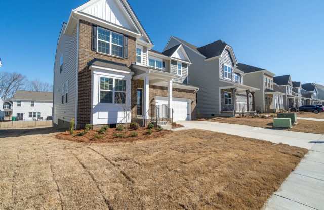 Beautiful Almost New Home with 5 Bedroom & 4.5 Baths (fenced backyard) Gallery 3