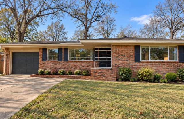 408 Pickwick Lane Gallery 1
