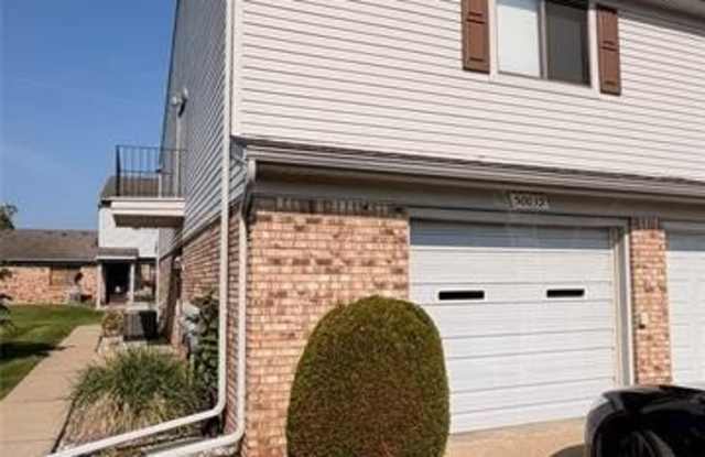 50039 S Horst Court Gallery 1