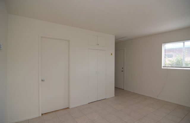 Charming Studio Home! Great Central Location! Gallery 4