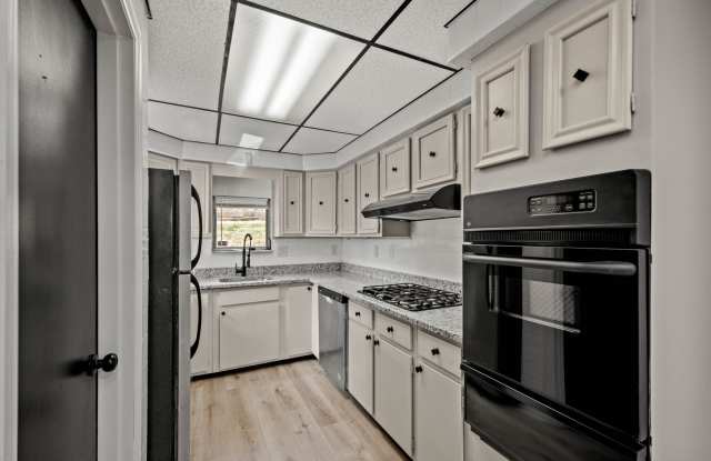 Gorgeous 3 bedroom home in Brookline available now! Gallery 1