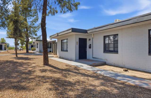 2 Bed 1 Bath with covered parking! Gallery 1