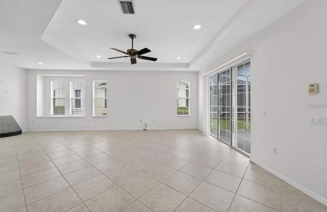 209 SELA COVE Circle Gallery 4