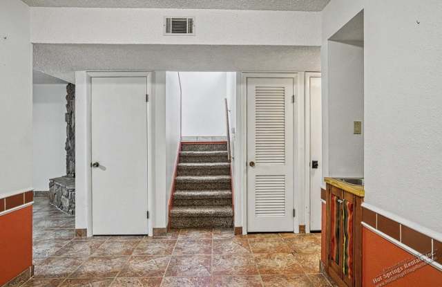 Two level Townhome in DeSoto Courts Gallery 4