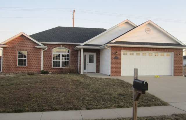 Nice 3 Bed 2 Bath House In Hunters Gate! photos photos