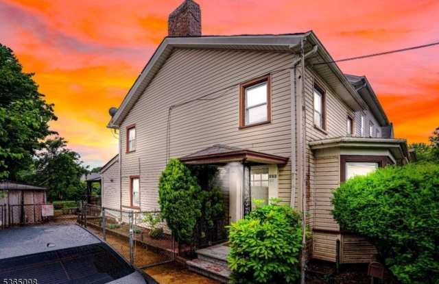 352 Seminary Ave photos photos