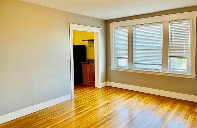 1607 Commonwealth Ave Apt 14 photos photos