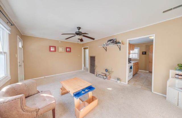 Newly Renovated 2 bedroom, 1 bathroom Urbana-Available April 1st, 2026 photos photos