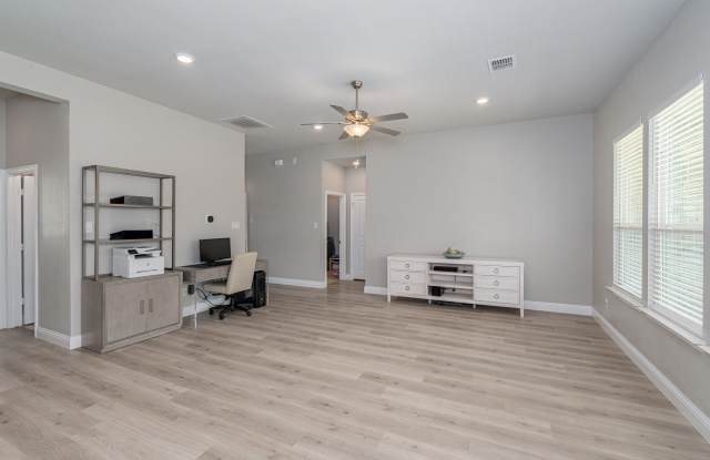 4104 Mockingbird Lane Gallery 4