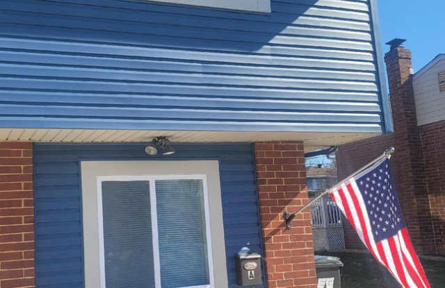 1 Bedroom 1 Bath in Delpark Manor Gallery 1