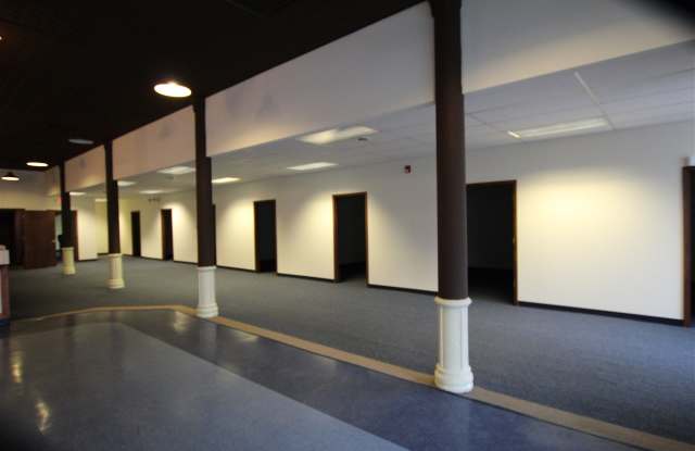 711 Washington Gallery 3