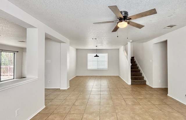 Spacious 2 story home! Gallery 4