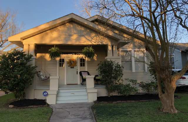 Charming Garden District Home! 1031 Park Blvd 3Br/2Bt Two Blocks from Perkins Rd. - 1031 Park Boulevard, Baton Rouge, LA 70806