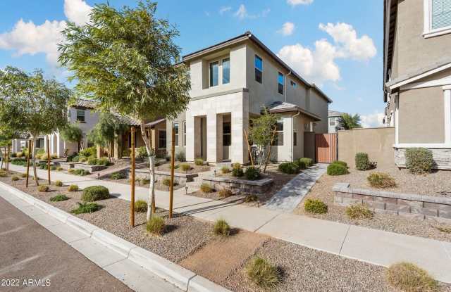 2042 W Desert Hollow Dr Gallery 1