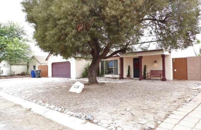 Saguaro Canyon 4 Bed 2 Bath w/Solar and Pool Gallery 3