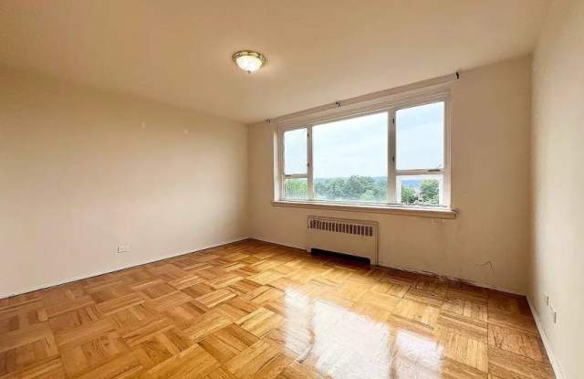 5355 Henry Hudson Parkway West Gallery 2