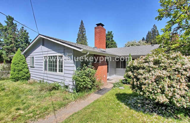 2 Bed, 1 Bath Duplex Unit in Rose Village - 3715 M Street, Vancouver, WA 98663