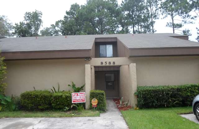 2 bedroom 2 bath townhouse located need NSA Jax - 8588 Pineverde Lane, Jacksonville, FL 32244