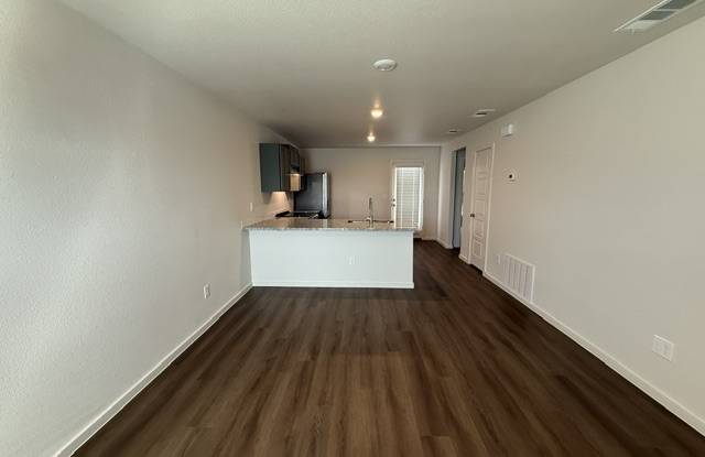 5518 Smith Street Gallery 2