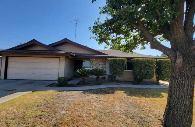 Nice 3 Bed/2 Bath w/Yard Care Included Located near Shopping, Parks & Schools in SW Neighborhood! photos photos