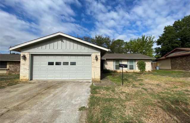 701 Victoria Drive - 701 Victoria Drive, Euless, TX 76039