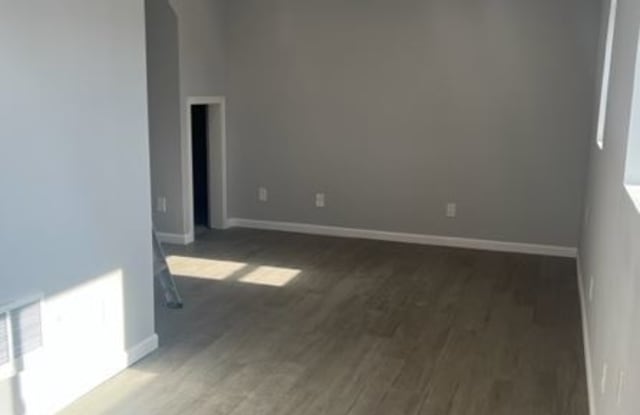 1127 Southeast 6th Avenue photos photos