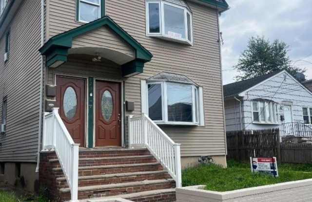 826 E Curtis St photos photos