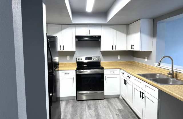 Room in 2 Bedroom Home at Hartline Dr photos photos