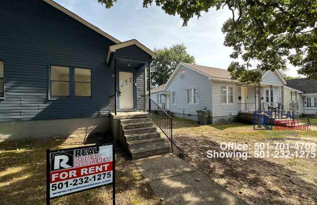 Nice Duplex In The Middle Of Town!! Gallery 1