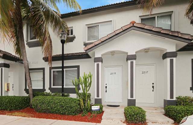 2239 SE 25th Ave photos photos