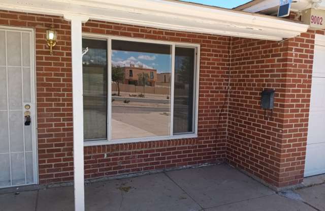 3 Bedroom 2 Bathroom Home located in Northeast Heights!! Gallery 3