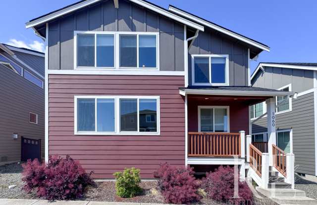 Spacious 3-Bed + Loft with Natural Light  Modern Comforts at 1060 Banyan photos photos