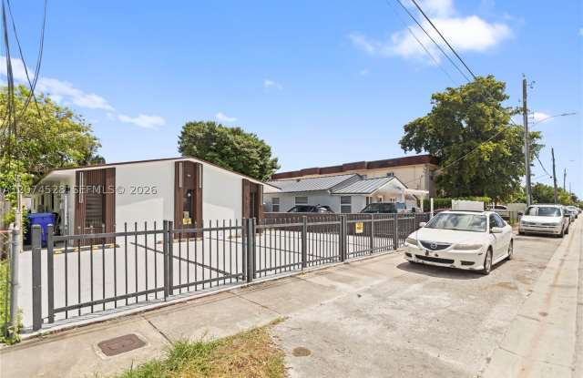 3125 NW 21st Ct Gallery 1