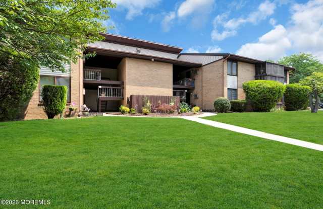 39 Meadow Green Circle Gallery 2