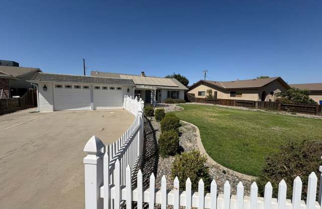 *Private Showing Only* Solar equipped home in Lemoore Available Now! photos photos