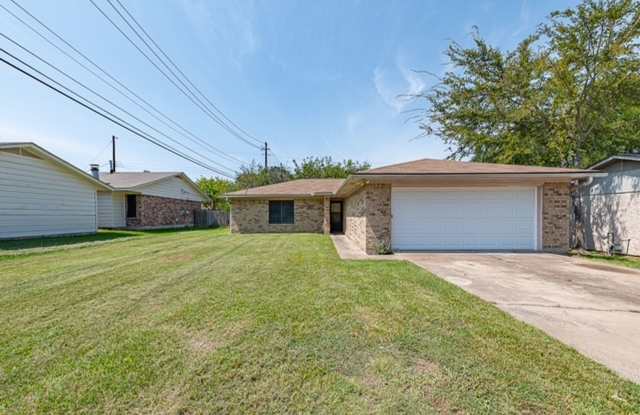 Bryan, 3 Bedroom 2 Bath Home!!! Covered back patio and a large, fenced back yard - 3005 Red Robin Loop, Bryan, TX 77802