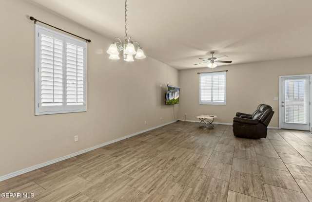 3909 DESERT DUNES Drive Gallery 4