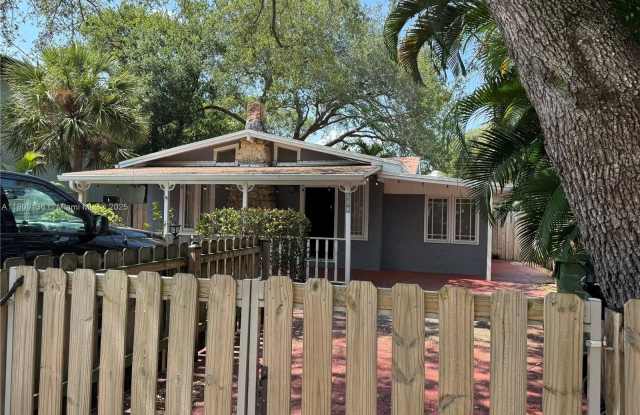 817 SW 4th Ct photos photos