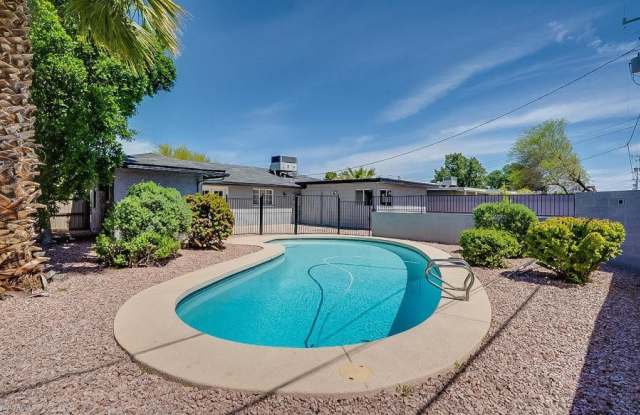 4 BEDROOM, 2 BATHROOM HOME WITH SPARKLING FENCED DIVING POOL MINUTES FROM ASU! photos photos