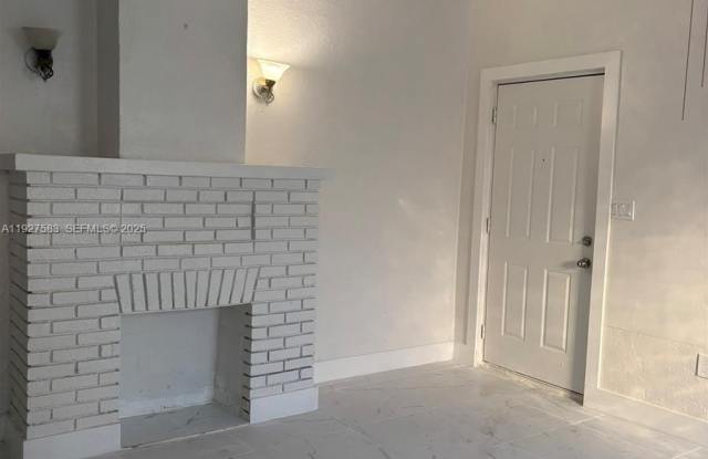 568 SW 3rd St photos photos