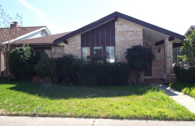 218 FENWICK DR - 218 Fenwick Drive, Windcrest, TX 78239