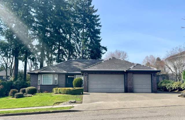 Clackamas Ranch 3 bedroom 2 bathroom - W/D and A/C and a 3 Car Garage! photos photos