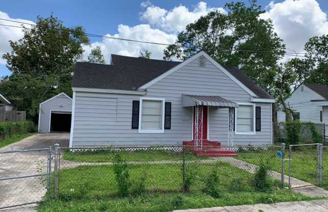 1335 Pipkin St Gallery 2
