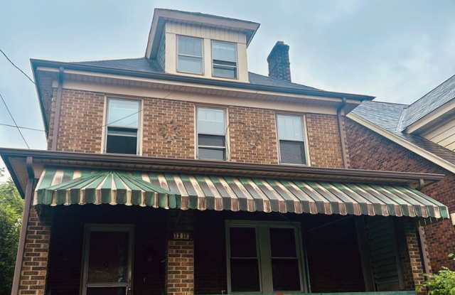 Available Now! Spacious 4 Bedroom Home in Marshall Shadeland | Pet Friendly photos photos