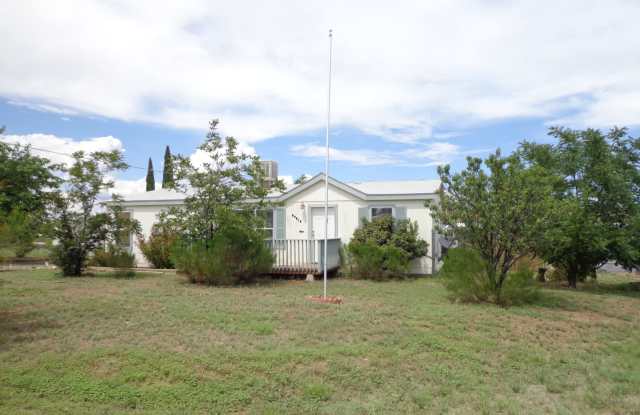 3 Bedroom 2 Bath On Large Corner Lot *Cordes Lakes* - 20818 East Antelope Road, Cordes Lakes, AZ 86333