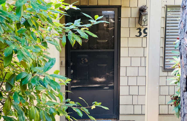 *$800 off first full month of rent!* Beautifully Remodeled Mt. Park Condo with use of the Mt. Park Facilities. - 39 Crestfield Court, Lake Oswego, OR 97035 *$800 off first full month of rent!* Beautifully Remodeled Mt. Park Condo with use of the Mt. Park Facilities. - 39 Crestfield Court, Lake Oswego, OR 97035