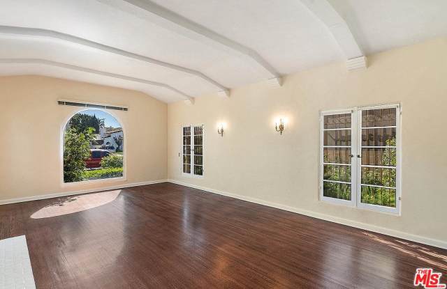 119 South ALTA VISTA Gallery 4