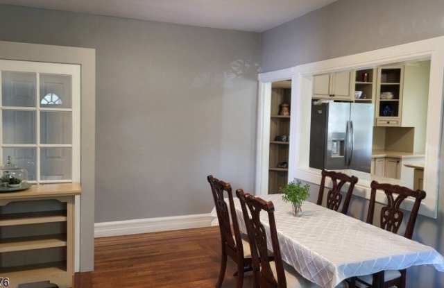 157 E Blackwell St photos photos