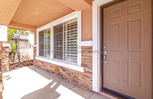 Beautiful, two-story 5 Bd/3 Ba, 3103 sf single-family house in the Mission Terrace HOA within Oceanside available 12/10 for lease! Gallery 2